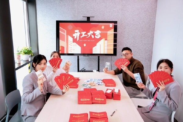 卢伟冰晒小米开工红包:员工明天上班记得准时来取 卢伟冰晒小米开工红包:员工明天上班记得准时来取