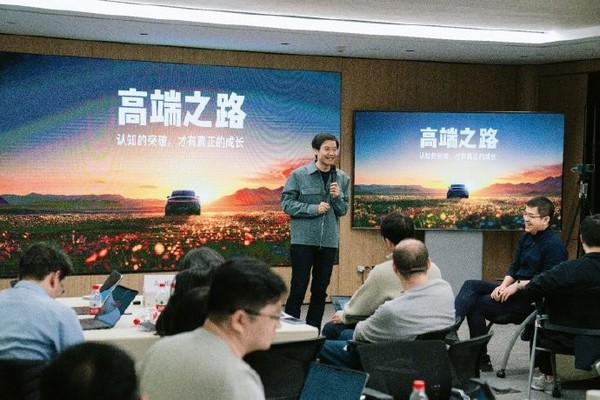 米冲高关键年!雷军:高端化是小米必须要走的路 米冲高关键年!雷军:高端化是小米必须要走的路