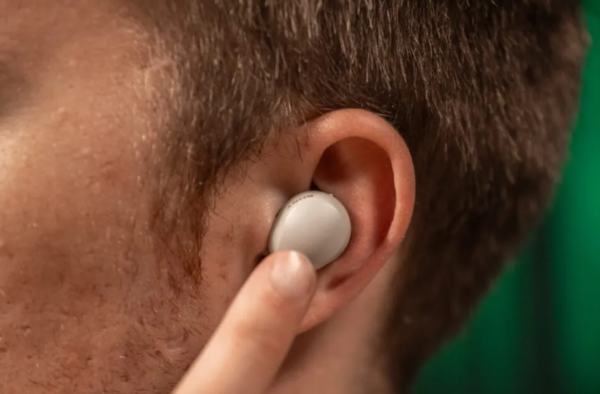 英国听力专家警告:长期使用降噪耳机可能导致听力问题 英国听力专家警告:长期使用降噪耳机可能导致听力问题