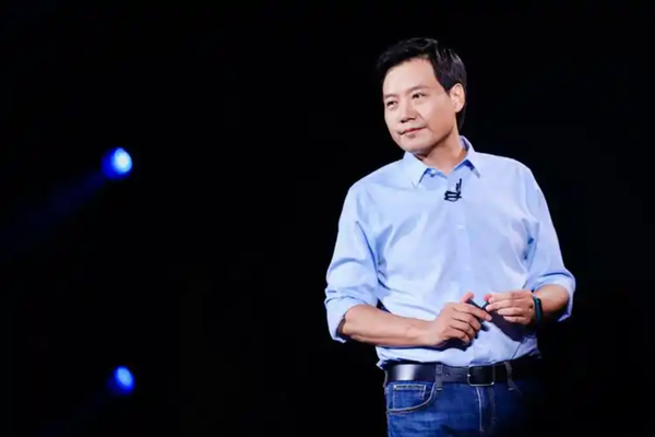 小米创始人雷军 小米股价两年半暴涨570% 雷军超钟睒睒登顶中国首富