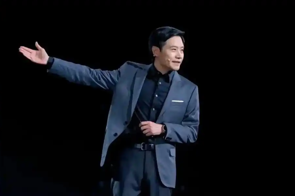 小米股价过山车般冲高后回落 当前市值1.3万亿港元 小米股价过山车般冲高后回落 当前市值1.3万亿港元