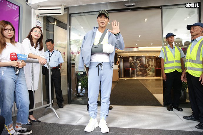 任达华为何拒绝赔偿?其手指治疗还要多久?