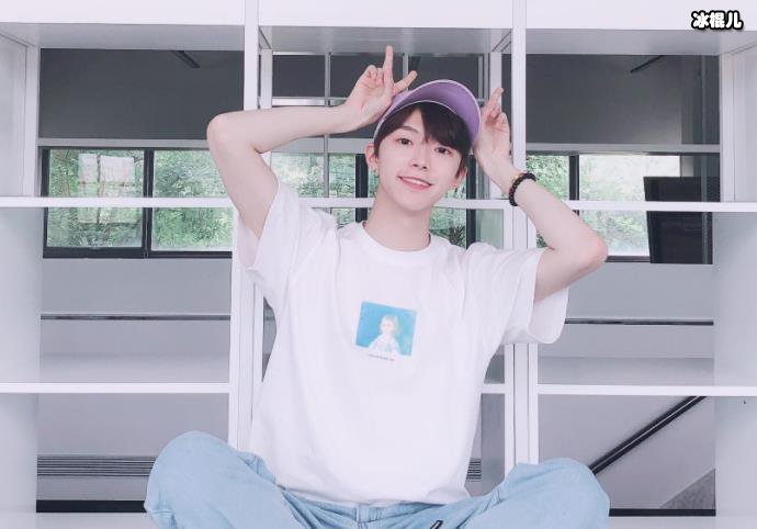 陆定昊为何被香蕉娱乐停止工作?网传陆定昊是弯的?