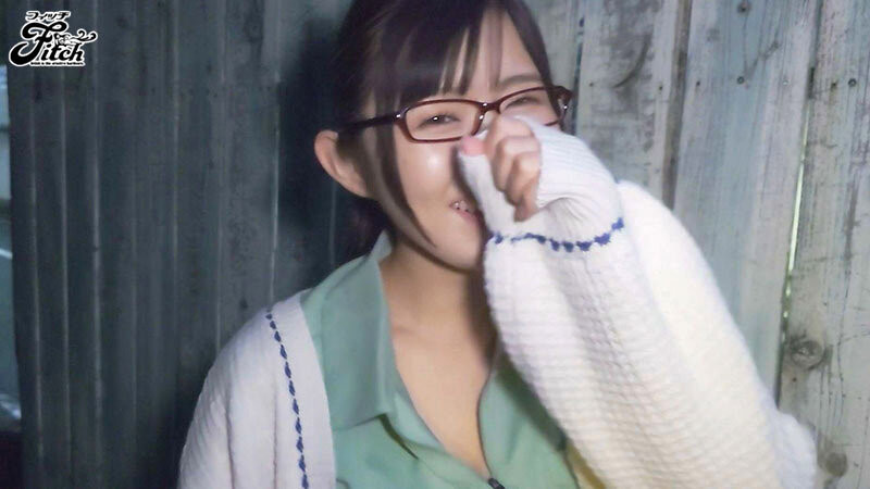 (MEAD-012)喜欢看A片的运动用品店员出道!J罩杯的她其实是?