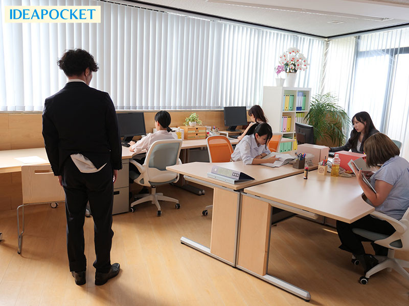 (IPZZ-483)半年不见却太78!把属下当空气的她被肉棒教训了!