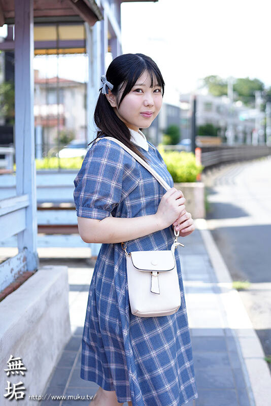 (MUDR-311)最痛的出道!穿着学生服的她被三穴同插连续中出!