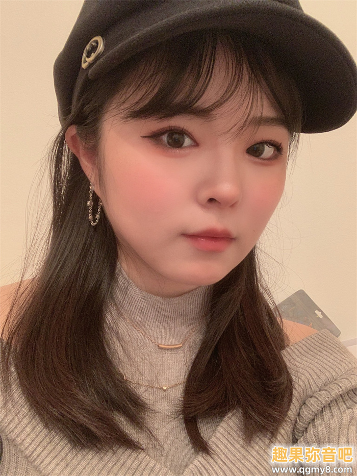 [EBWH-033]拍过写真、身材姣好还是个全国优胜的啦啦队员！ 忘不了过去的真波静奈（まなみ静奈）要靠艾薇再走红 …