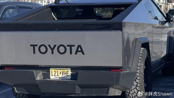 (图源微博) 国外特斯拉车主将车标换成其他品牌 防止车子被误伤