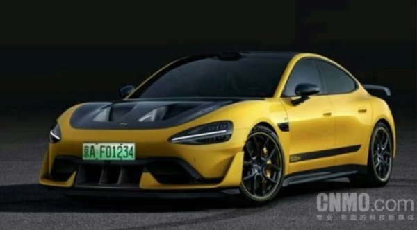 小米SU7 Ultra(图源网络) 罗永浩发文支持雷军:绿牌对汽车工业设计是毁灭性的