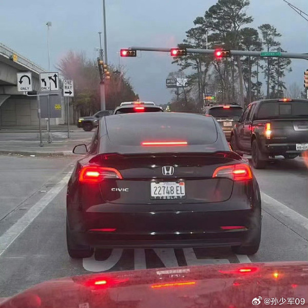(图源微博) 曝特斯拉海外门店及充电站被砸 警方称马斯克遭针对