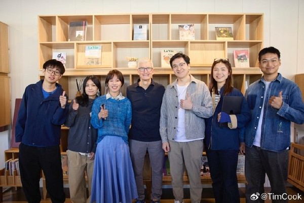 苹果CEO库克:中国的青年才俊们总是让我印象深刻 苹果CEO库克:中国的青年才俊们总是让我印象深刻