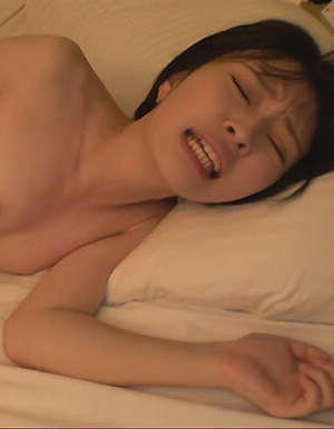 小松本果出道作品IPSE-012发布!为了研究NTR的心理变化、她来到AV界当女优写毕业论文!