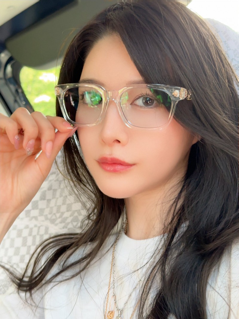 相沢みなみ(相泽南)结婚了!老公是日本演艺圈的大咖!