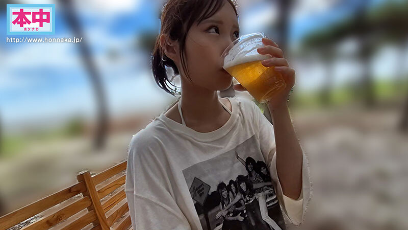 鈴の家りん(铃之家铃)作品HMN-642发布!像妹妹般的女同事邀我到海边,觉得她喜欢我便在帐篷打炮了…