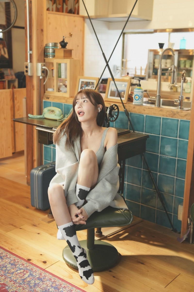 藤森里穂(藤森里穗):其实,这是我今年第一次拍片喔。