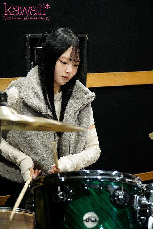 cawd00826jp-3.jpg 出口結絆(出口结绊)出道作品CAWD-826发布!周遭的人都是人渣!軽音社之花前进淫光幕找快乐!