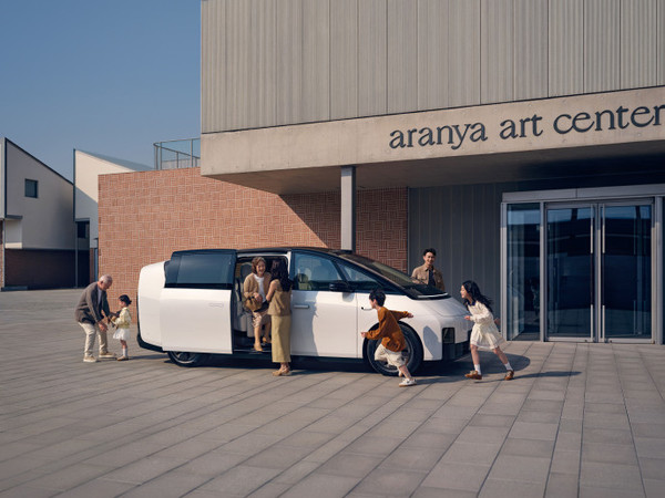 李想谈理想MEGA Home内饰:家庭用车天花板级的存在 李想谈理想MEGA Home内饰:家庭用车天花板级的存在