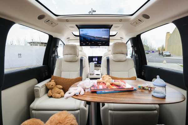 李想谈理想MEGA Home内饰:家庭用车天花板级的存在