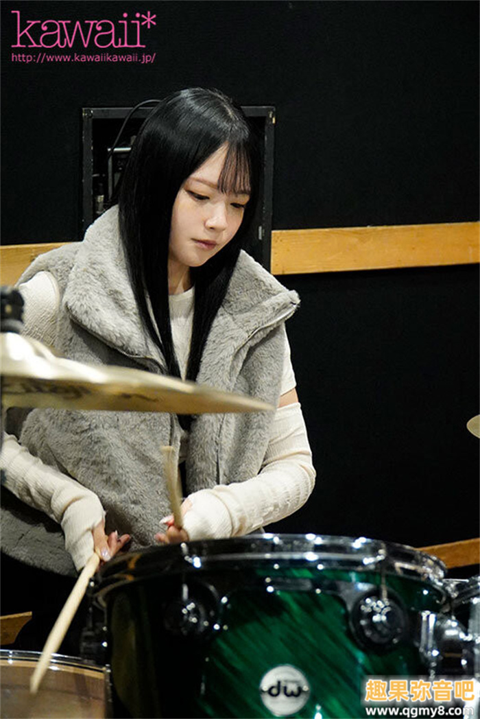 [CAWD-826]周遭的人都是人渣！ 轻音社之花出口结绊前进淫光幕找快乐！