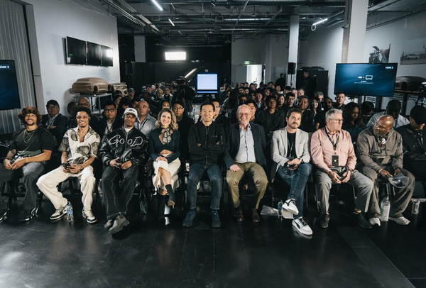 贾跃亭出任FF联席CEO股价涨27% 力争FX产销达数万台 贾跃亭出任FF联席CEO股价涨27% 力争FX产销达数万台