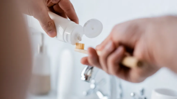 你用的牙膏可能藏着有毒金属!51%含铅 47%含汞 你用的牙膏可能藏着有毒金属!51%含铅 47%含汞