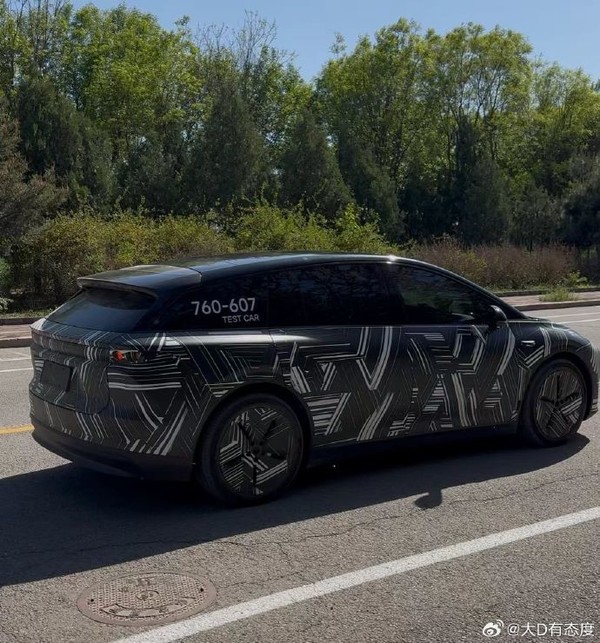 疑似理想i6(图源水印) 疑似理想i6谍照曝光 颜值比i8还高 预计10月左右发布