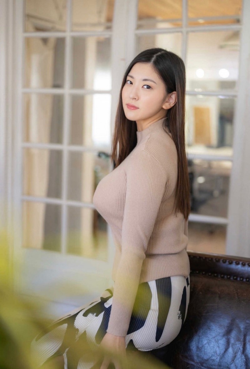 剪了头发还瘦了7斤!解除婚约的她将有重大发表!