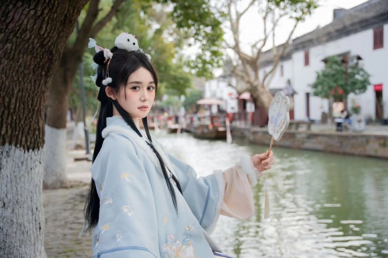 作品停了社群荒废了、小坂七香现在的状况是?