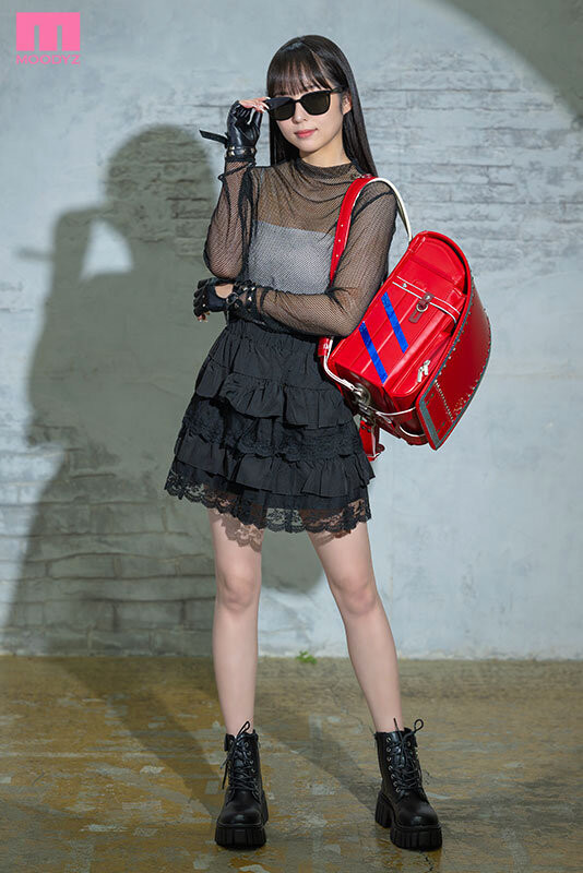 (MIFD-627)曾参加偶像祭典的美少女!摘下墨镜的她是M的美少女!