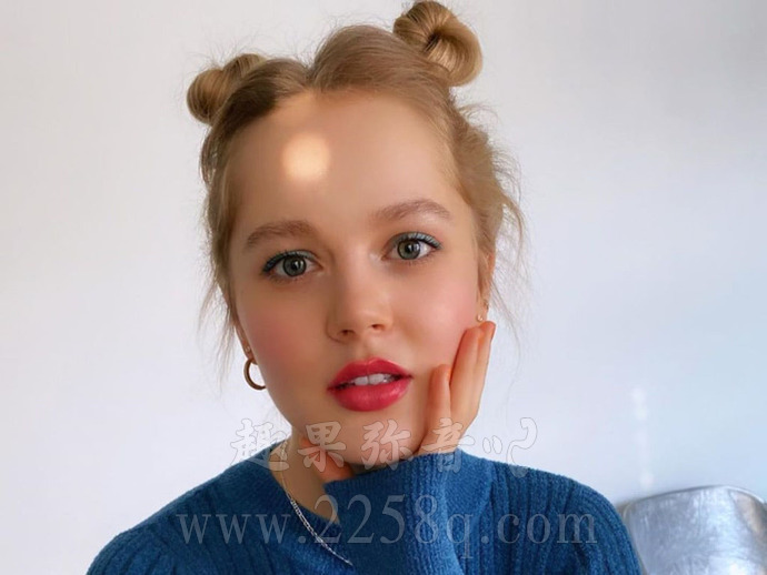 Violetta Razdumina:《双层公寓》东京篇里的混血麻豆