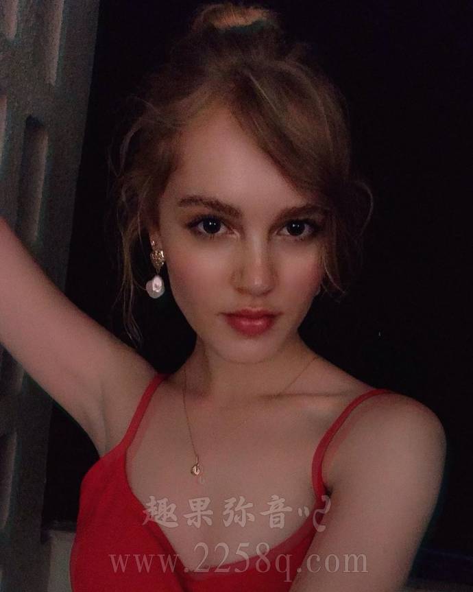 Violetta Razdumina:《双层公寓》东京篇里的混血麻豆