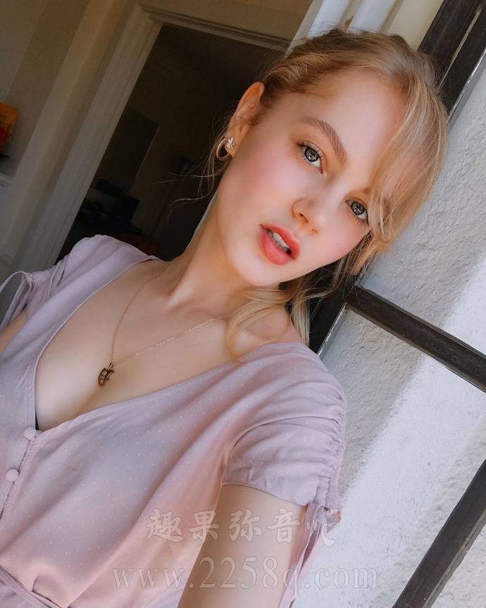 Violetta Razdumina:《双层公寓》东京篇里的混血麻豆