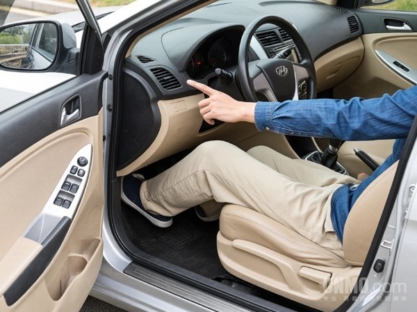 吉利公布车辆紧急解锁引导专利 可避免延误救援时机 吉利公布车辆紧急解锁引导专利 可避免延误救援时机