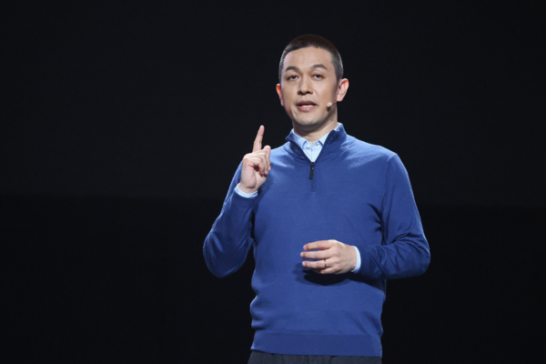 李斌称蔚来致敬保时捷但没抄袭 欢迎友商借鉴蔚来 李斌称蔚来致敬保时捷但没抄袭 欢迎友商借鉴蔚来