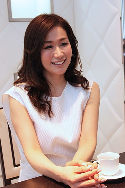 最新推荐!退役空姐x现役人妻《白石菫》精选作品介绍……