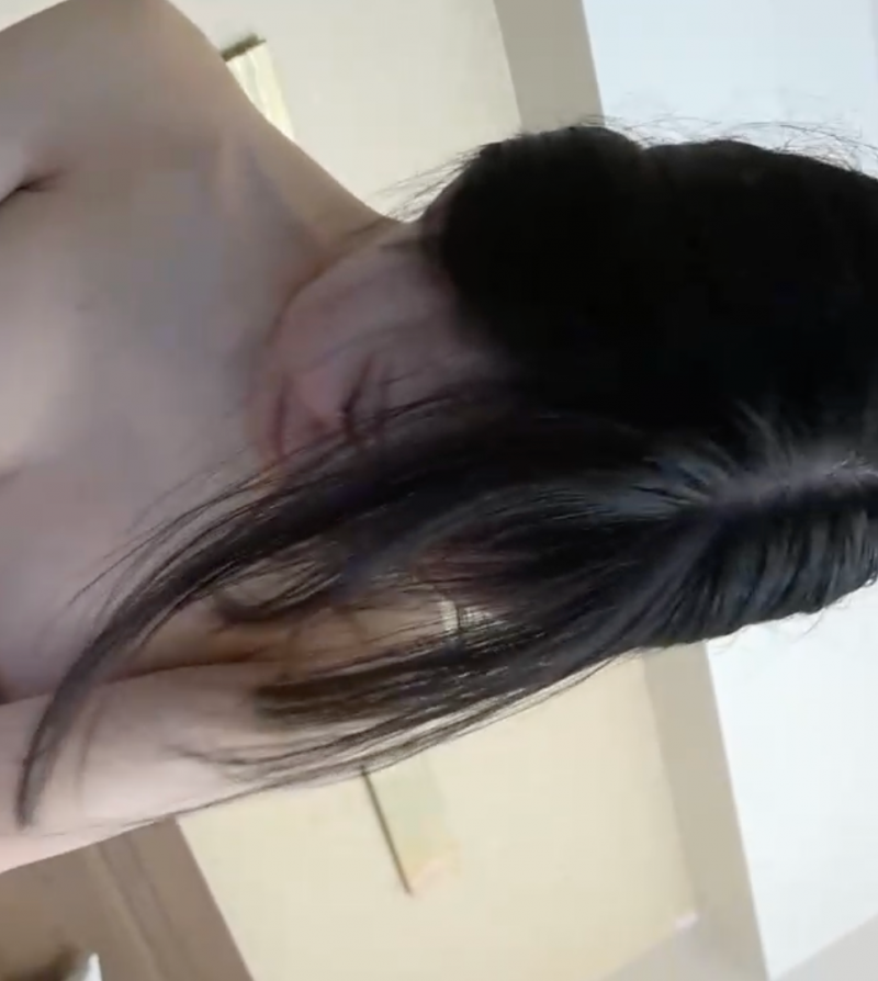 (FC2-PPV-4673073)解密!那位被无码卖家捕获、第一次在大家面前脱光衣服的主播是?