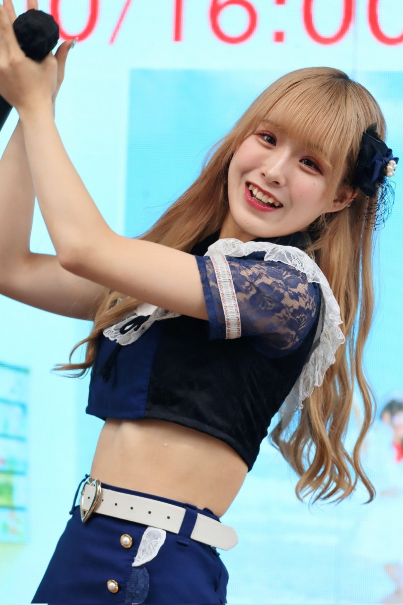 (FC2-PPV-4673073)解密!那位被无码卖家捕获、第一次在大家面前脱光衣服的主播是?