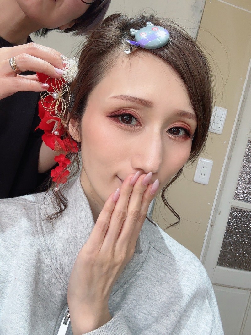 Julia:虽然收到了TRE的邀约,但是⋯