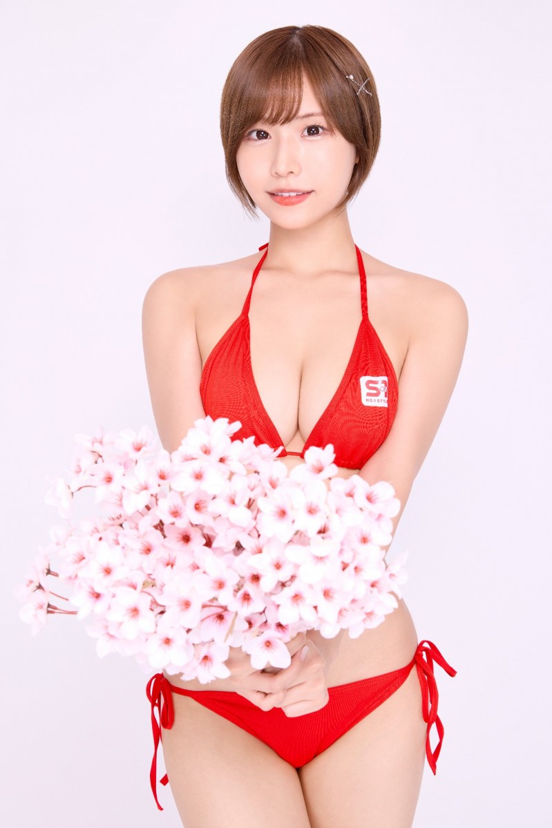 两张照片,猜测本郷愛(本乡爱)的近况