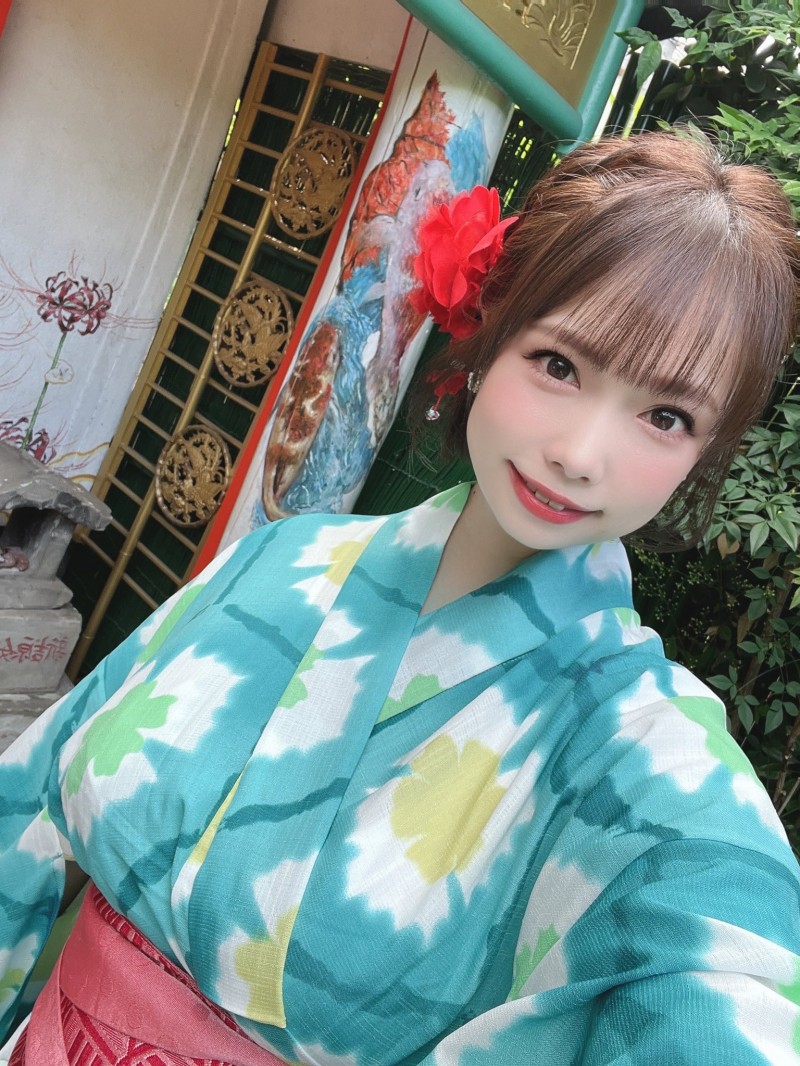 睽违12年⋯那位童颜巨乳的「初恋少女」竟然要复出了!