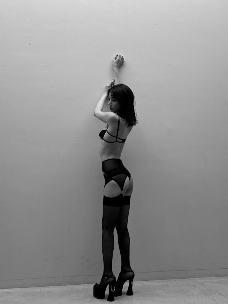 (SONE-763)打巴掌、踩鸡鸡⋯戴眼镜的「文系美女」河北彩伽这次有够痴了!