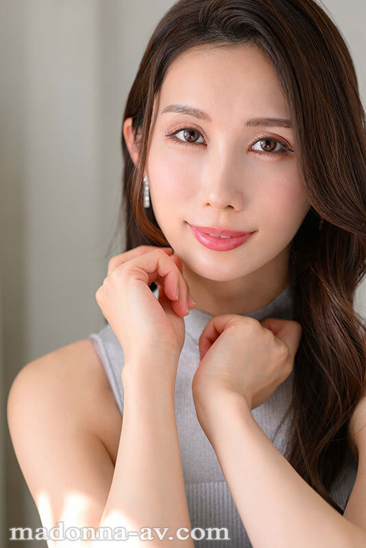 (JUR-046) 价格、清纯、上流社会的她…在淫光幕前豹变了!