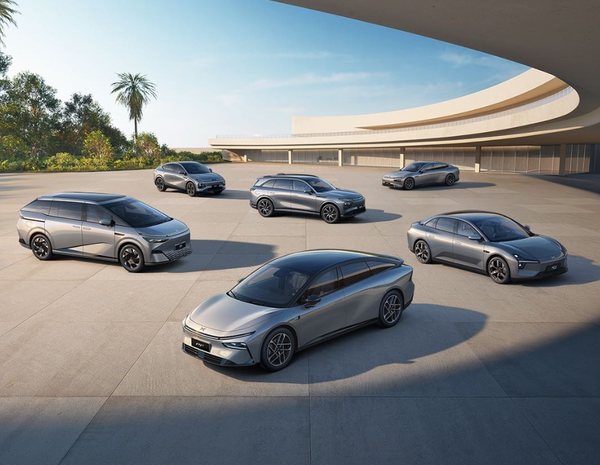 小鹏汽车 曝小鹏汽车上周新增订单超2万份 上涨幅度接近200%