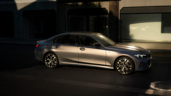 宝马3系 2025第22周30万以上车型销量排名:问界M8险胜宝马3系