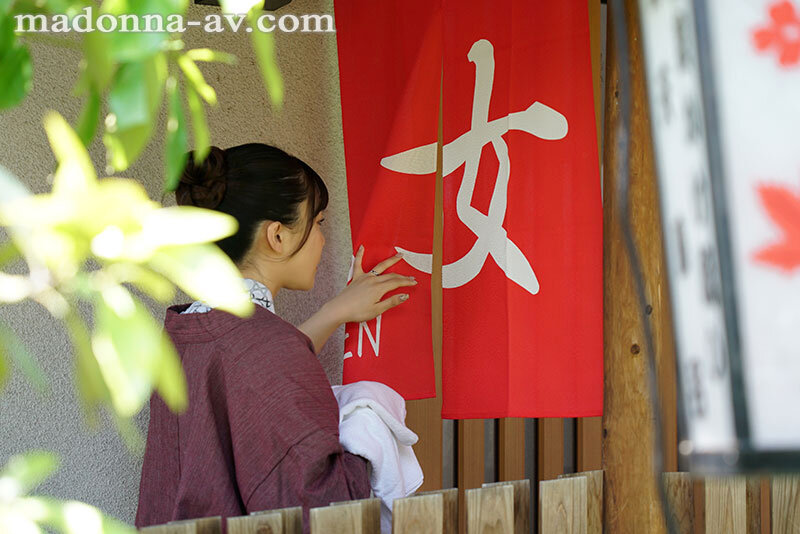 一乃あおい(一乃葵)作品JUQ-973发布!只给G奶妻子一条毛巾,要她进入全是变态男子的男汤看看