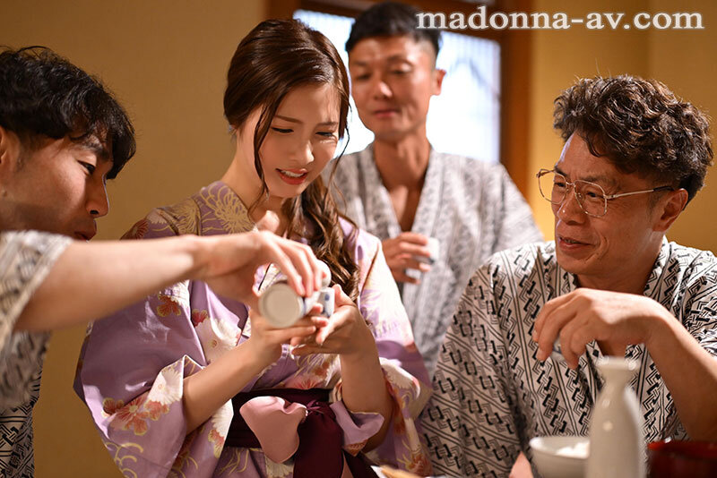 松野蘭(松野兰)作品JUR-148发布!人妻社员参加都是男员工温泉旅行,酒后惨遭众人轮奸中出