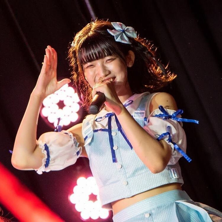 (FC2-PPV-4213659)那个皮肤白晰身材苗条又有奶的出鲍大学生竟然当过偶像!