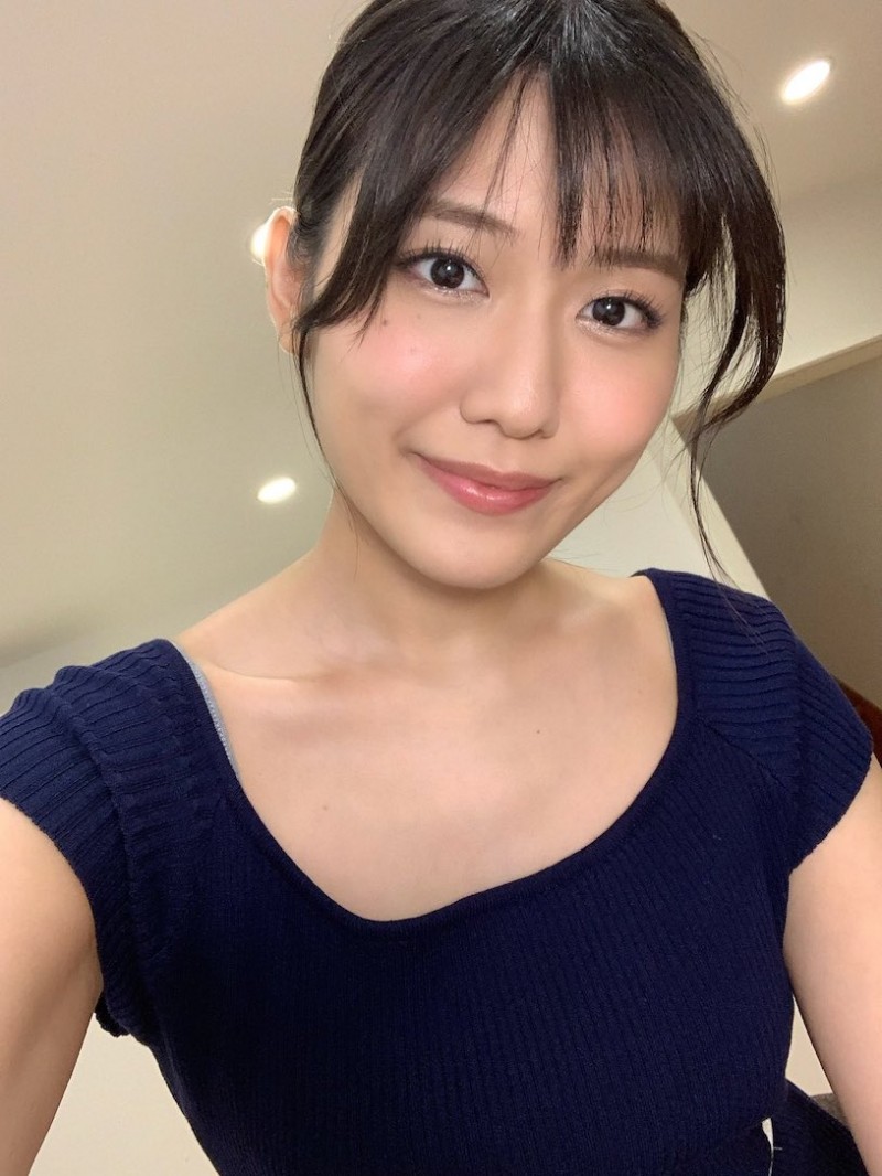 网发文求推荐「超享受性爱的女优」,底下贴文狂推「E奶的她」!