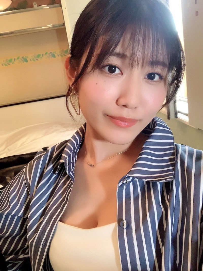 网发文求推荐「超享受性爱的女优」,底下贴文狂推「E奶的她」!