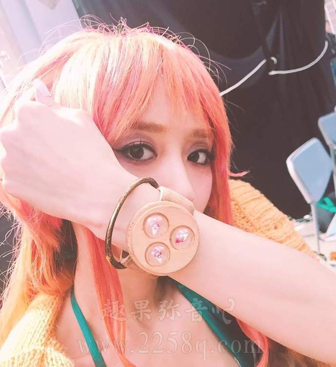 泉里香发布第二本写真集《Madeira》,久违了真人版娜美